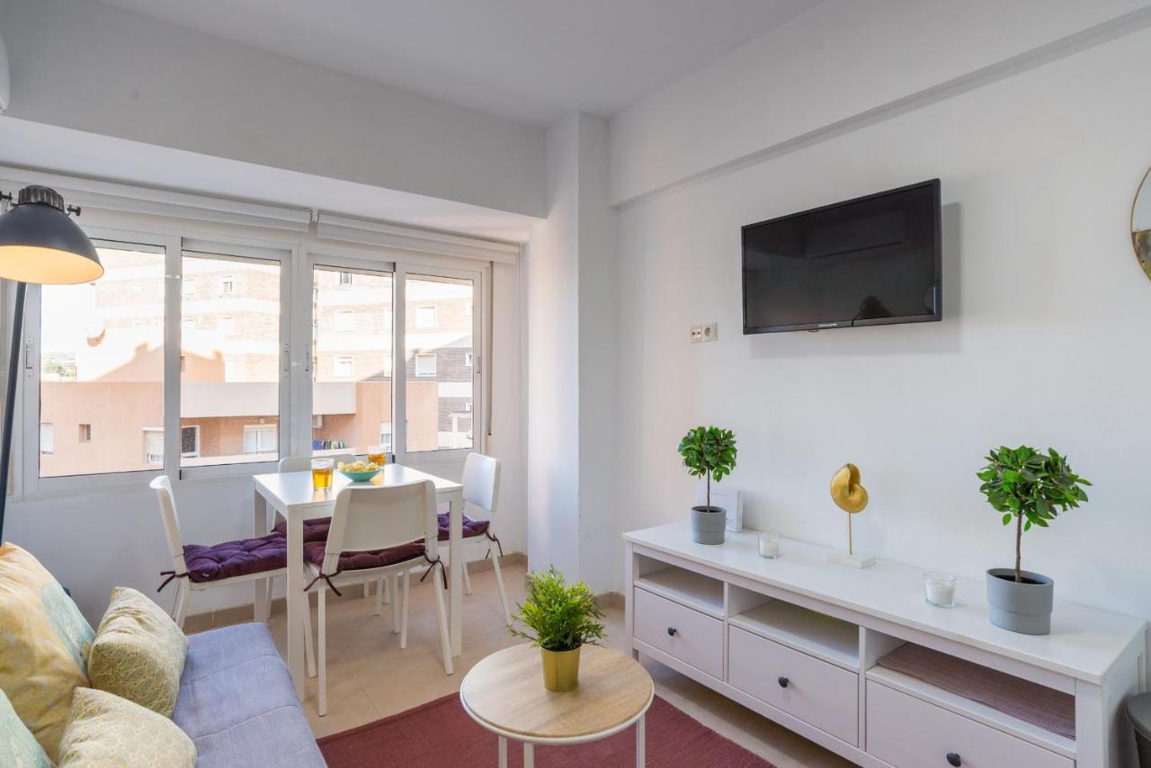 Mp7 Renovated Apartment Right On The Beach 700 Meters Away From Old Town Malaga Exterior photo
